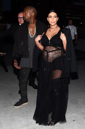 Kim-Kardashian-Givenchy-Spring-2016-Front-Row