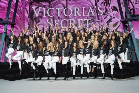 Victoria's Screat 2016 Group Photo of all Model's at Fashion Show 2016 Paris