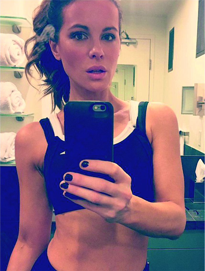 kate beckinsale shows gym honed abs as she flashes her belly button in sports bra for selfie