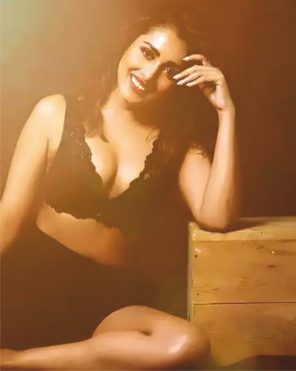 South Indian star Madhu Shalini looks stunning in black lingerie